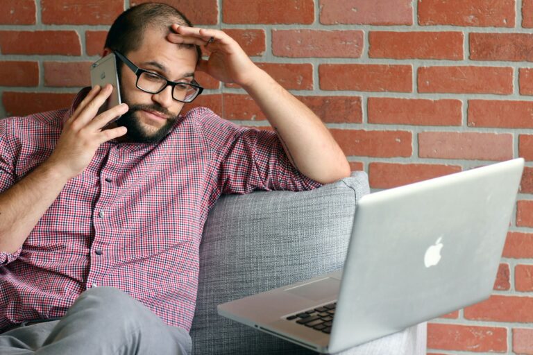 A person in Ontario tries to find a virtual therapist.
